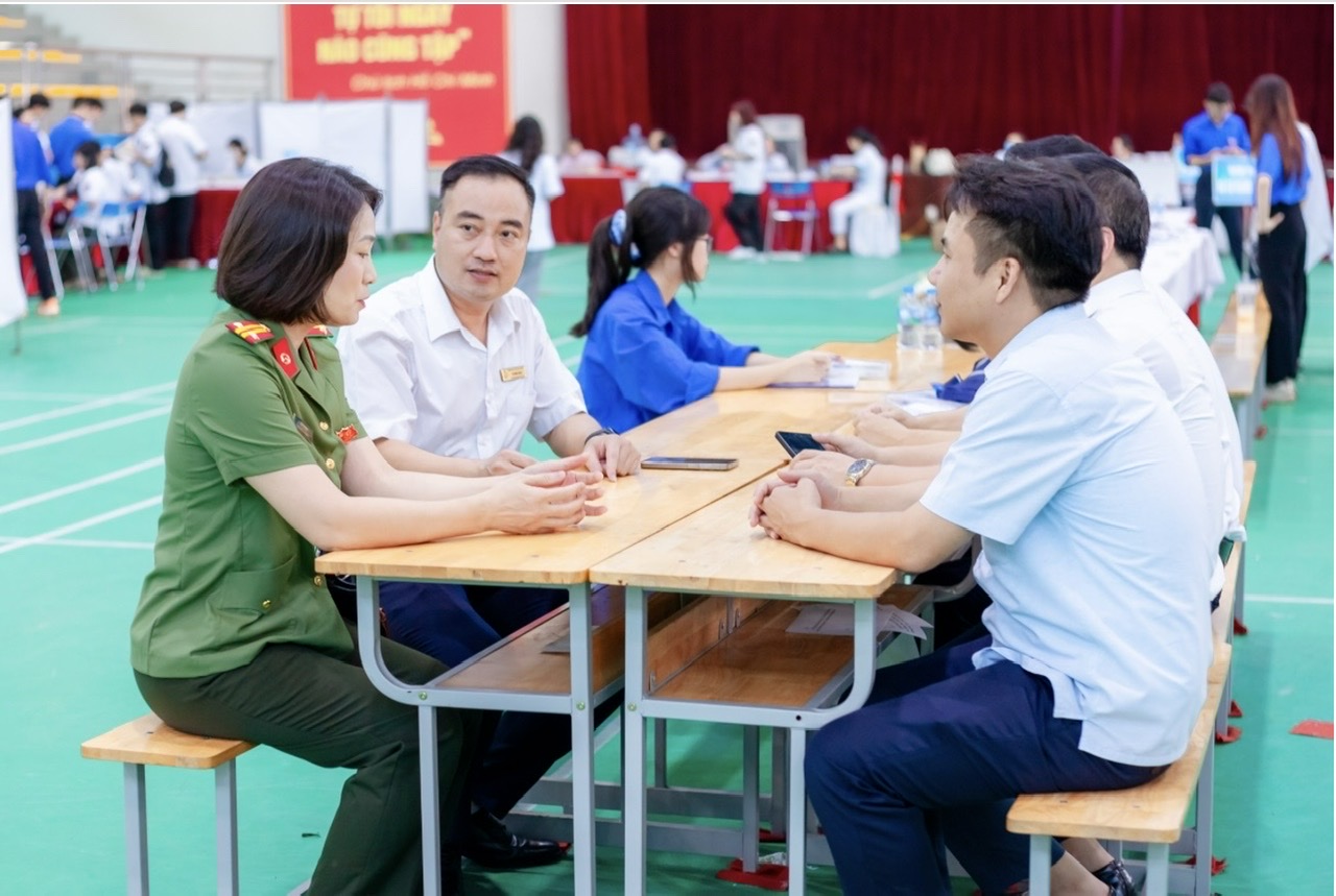 Phòng An ninh chính trị nội bộ: đảm bảo an ninh, an toàn tuyệt đối cho Ngày hội nhập trường của tân sinh viên K67 Trường Đại học Hàng hải Việt Nam.